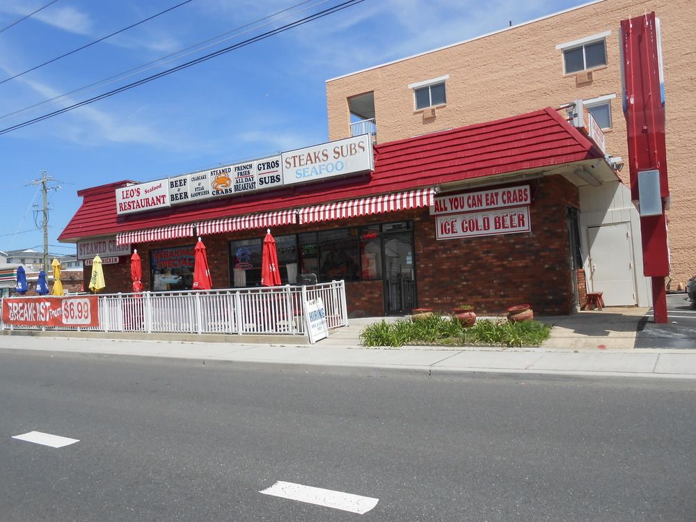 Leo's Seafood Restaurant : 13804 Coastal Hwy, Ocean City, MD 21842